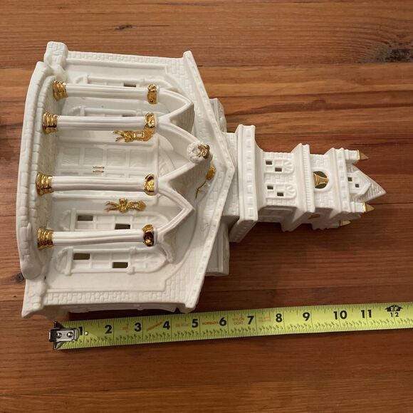 White Porcelain Lighted Church Gold Trim Christmas Carolers Tree 6 pc Set - Picture 8 of 13